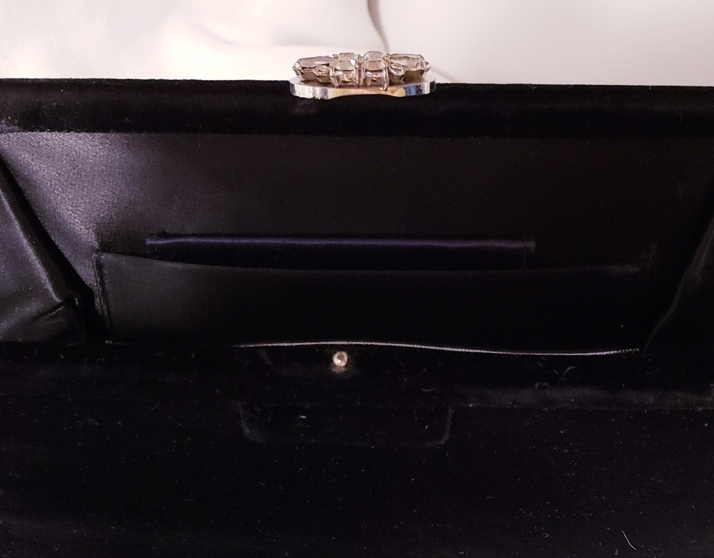 Vintage "Garay" Black Velvet 1940's Clutch - Picture 5 of 8